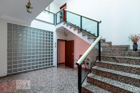 Casa à venda com 800m², 7 quartos e 8 vagasEscada