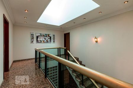 Casa à venda com 800m², 7 quartos e 8 vagasEscada