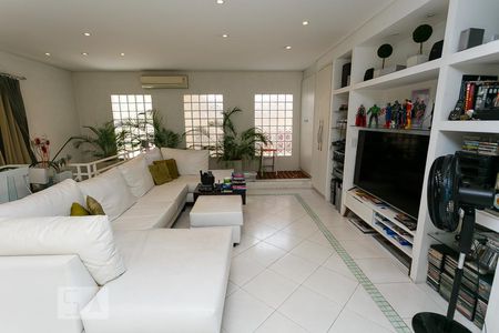 Casa à venda com 450m², 4 quartos e 6 vagas Casa à venda com 450m², 4 quartos e 6 vagasSala 5