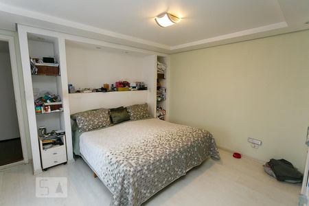 Casa à venda com 450m², 4 quartos e 6 vagas Casa à venda com 450m², 4 quartos e 6 vagassuíte-2