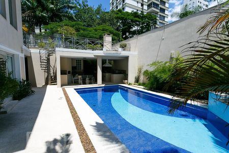 Casa à venda com 450m², 4 quartos e 6 vagas