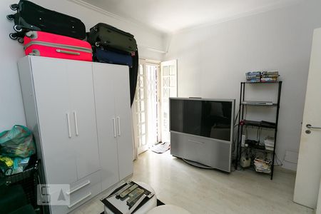 Casa à venda com 450m², 4 quartos e 6 vagas Casa à venda com 450m², 4 quartos e 6 vagasquarto - 1