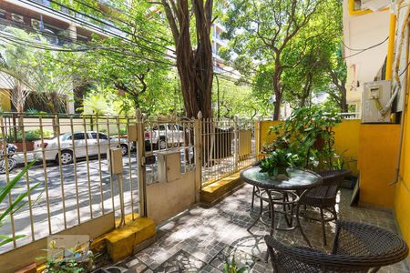 Casa à venda com 300m², 5 quartos e sem vaga Casa à venda com 300m², 5 quartos e sem vagaEntrada