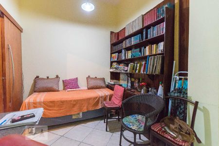 Casa à venda com 300m², 5 quartos e sem vaga Casa à venda com 300m², 5 quartos e sem vagaSala de TV