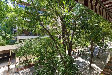 Casa à venda com 300m², 5 quartos e sem vaga Casa à venda com 300m², 5 quartos e sem vagaVista da Suíte 4