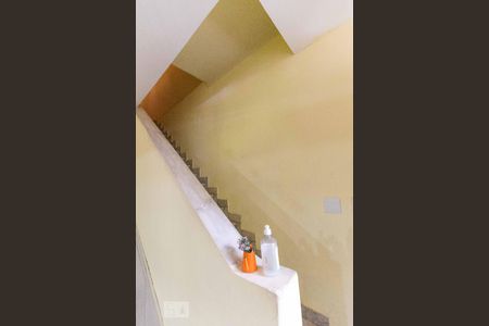 Casa à venda com 300m², 5 quartos e sem vaga Casa à venda com 300m², 5 quartos e sem vagaEscada