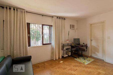 Casa à venda com 160m², 3 quartos e 2 vagas Casa à venda com 160m², 3 quartos e 2 vagasSuíte