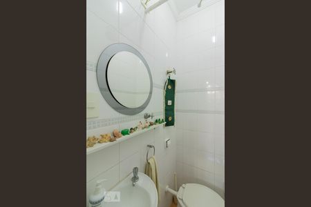 Casa à venda com 160m², 3 quartos e 2 vagas Casa à venda com 160m², 3 quartos e 2 vagasBanheiro de Serviço