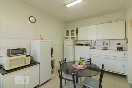 Casa à venda com 160m², 3 quartos e 2 vagas Casa à venda com 160m², 3 quartos e 2 vagasCozinha