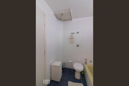 Casa à venda com 160m², 3 quartos e 2 vagas Casa à venda com 160m², 3 quartos e 2 vagasBanheiro Social