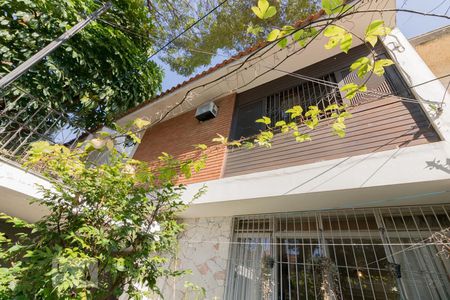 Casa à venda com 160m², 3 quartos e 2 vagas Casa à venda com 160m², 3 quartos e 2 vagasFachada