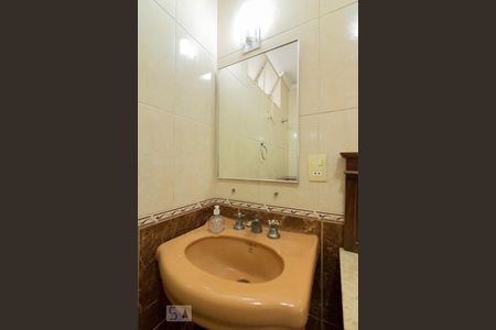 Casa à venda com 160m², 3 quartos e 2 vagas Casa à venda com 160m², 3 quartos e 2 vagasBanheiro Suíte