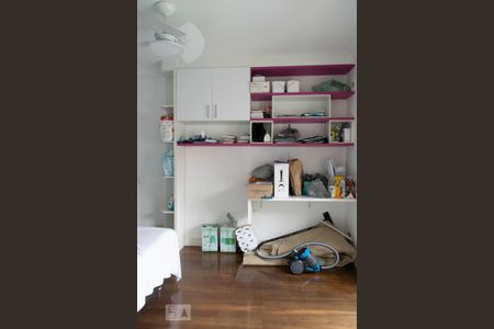 Casa à venda com 600m², 4 quartos e 4 vagas Casa à venda com 600m², 4 quartos e 4 vagasQUARTO 3 SUITE