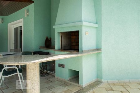 Casa à venda com 600m², 4 quartos e 4 vagas Casa à venda com 600m², 4 quartos e 4 vagasÁrea comum - Churrasqueira