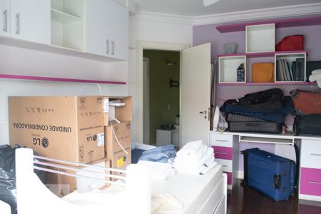 Casa à venda com 600m², 4 quartos e 4 vagas Casa à venda com 600m², 4 quartos e 4 vagasQUARTO 2 SUITE