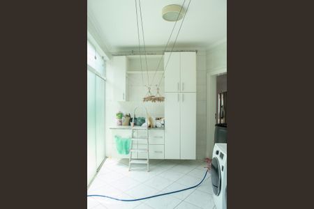 Casa à venda com 600m², 4 quartos e 4 vagas Casa à venda com 600m², 4 quartos e 4 vagasÁREA DE SERVIÇO