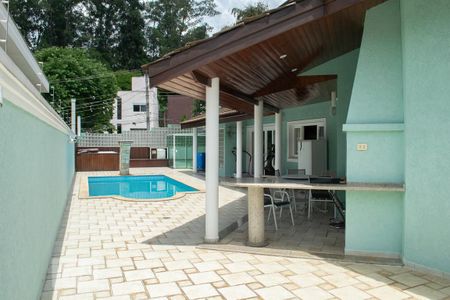 Casa à venda com 600m², 4 quartos e 4 vagas Casa à venda com 600m², 4 quartos e 4 vagasÁrea comum - Piscina