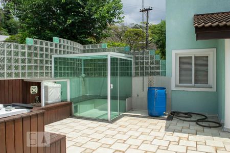 Casa à venda com 600m², 4 quartos e 4 vagas Casa à venda com 600m², 4 quartos e 4 vagasÁrea comum - Piscina