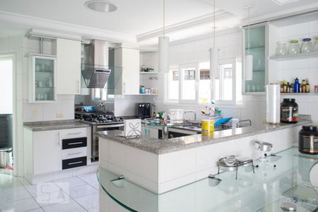 Casa à venda com 600m², 4 quartos e 4 vagas Casa à venda com 600m², 4 quartos e 4 vagasCOZINHA