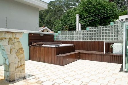 Casa à venda com 600m², 4 quartos e 4 vagas Casa à venda com 600m², 4 quartos e 4 vagasÁrea comum - Piscina