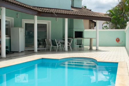 Casa à venda com 600m², 4 quartos e 4 vagas Casa à venda com 600m², 4 quartos e 4 vagasÁrea comum - Piscina