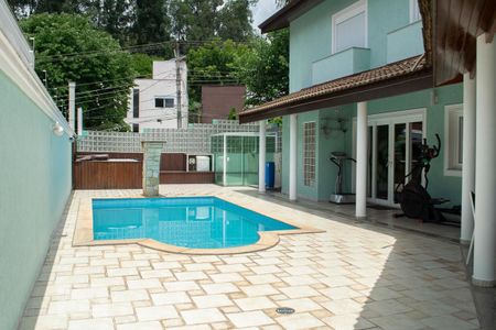 Casa à venda com 600m², 4 quartos e 4 vagas Casa à venda com 600m², 4 quartos e 4 vagasÁrea comum - Piscina