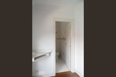 Casa à venda com 600m², 4 quartos e 4 vagas Casa à venda com 600m², 4 quartos e 4 vagasQUARTO 3 SUITE