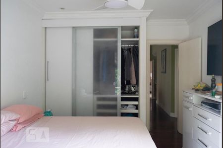 Casa à venda com 600m², 4 quartos e 4 vagas Casa à venda com 600m², 4 quartos e 4 vagasQUARTO 4 SUITE