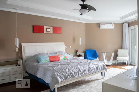 Casa à venda com 600m², 4 quartos e 4 vagas Casa à venda com 600m², 4 quartos e 4 vagasQUARTO 1 SUITE