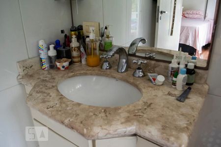 Casa à venda com 600m², 4 quartos e 4 vagas Casa à venda com 600m², 4 quartos e 4 vagasBANHEIRO SUITE 4