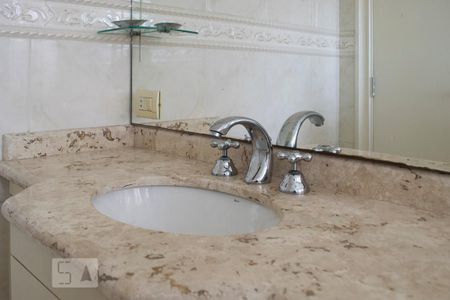 Casa à venda com 600m², 4 quartos e 4 vagas Casa à venda com 600m², 4 quartos e 4 vagasBANHEIRO SUITE 2