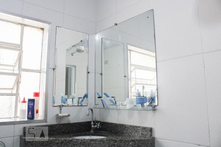 Casa à venda com 210m², 3 quartos e 2 vagas Casa à venda com 210m², 3 quartos e 2 vagasQuarto 3 - Banheiro