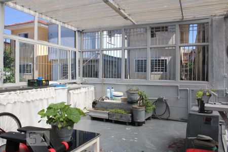 Casa à venda com 210m², 3 quartos e 2 vagas Casa à venda com 210m², 3 quartos e 2 vagasÁrea Externa - Mezanino e Lavanderia