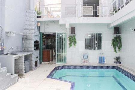Casa à venda com 210m², 3 quartos e 2 vagas Casa à venda com 210m², 3 quartos e 2 vagasÁrea Externa - Piscina e Churrasqueira
