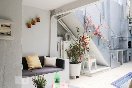 Casa à venda com 210m², 3 quartos e 2 vagas Casa à venda com 210m², 3 quartos e 2 vagasÁrea Externa