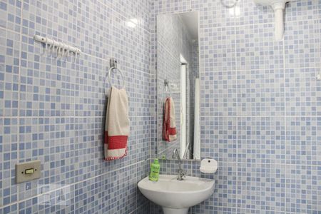 Casa à venda com 210m², 3 quartos e 2 vagas Casa à venda com 210m², 3 quartos e 2 vagasÁrea Externa - Banheiro