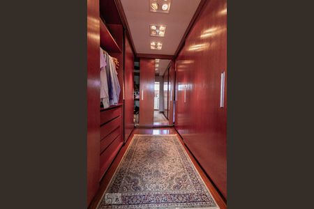 Casa à venda com 380m², 3 quartos e 2 vagasSuíte 3 - Closet