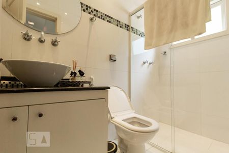 Casa à venda com 380m², 3 quartos e 2 vagasBanheiro da Suíte 1