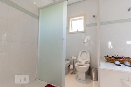 Casa à venda com 380m², 3 quartos e 2 vagasBanheiro da Suíte 3