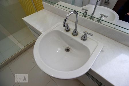 Casa de condomínio para alugar com 540m², 5 quartos e 5 vagas Casa de condomínio para alugar com 540m², 5 quartos e 5 vagasBanheiro