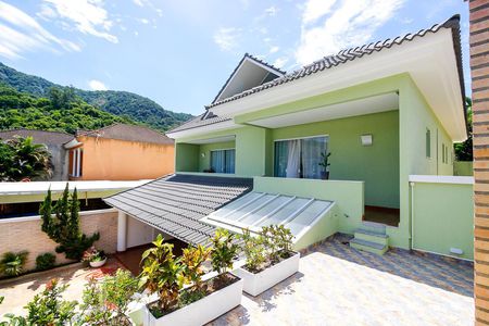 Casa de condomínio para alugar com 540m², 5 quartos e 5 vagas Casa de condomínio para alugar com 540m², 5 quartos e 5 vagasVista