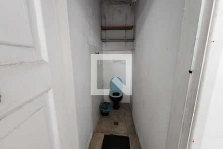 Apartamento à venda com 130m², 2 quartos e sem vaga Apartamento à venda com 130m², 2 quartos e sem vagaBanheiro de serviço