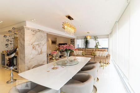 Apartamento à venda com 170m², 3 quartos e 5 vagas Apartamento à venda com 170m², 3 quartos e 5 vagasVaranda Gourmet