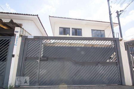 Casa à venda com 160m², 3 quartos e 2 vagas Casa à venda com 160m², 3 quartos e 2 vagasFachada