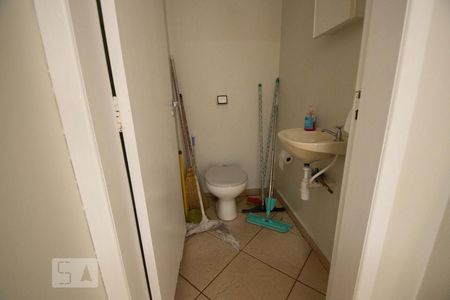 Casa à venda com 160m², 3 quartos e 2 vagas Casa à venda com 160m², 3 quartos e 2 vagasBanheiro de Serviço