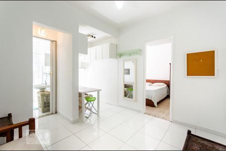 Sala de apartamento para alugar com 1 quarto, 45m² em Ponta da Praia, Santos