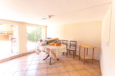 Casa à venda com 230m², 3 quartos e 3 vagasPorão