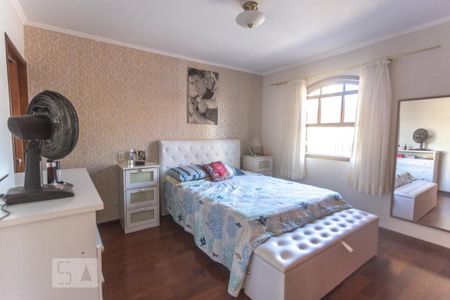 Casa à venda com 230m², 3 quartos e 3 vagasSuíte 2