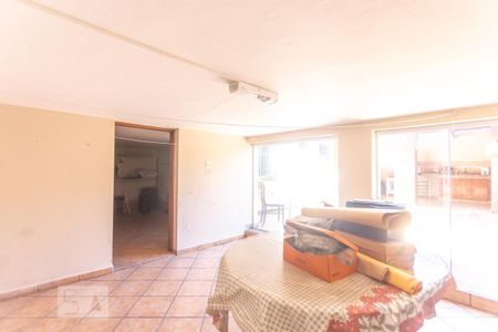 Casa à venda com 230m², 3 quartos e 3 vagasPorão