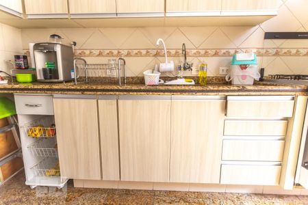 Casa à venda com 230m², 3 quartos e 3 vagasArmário